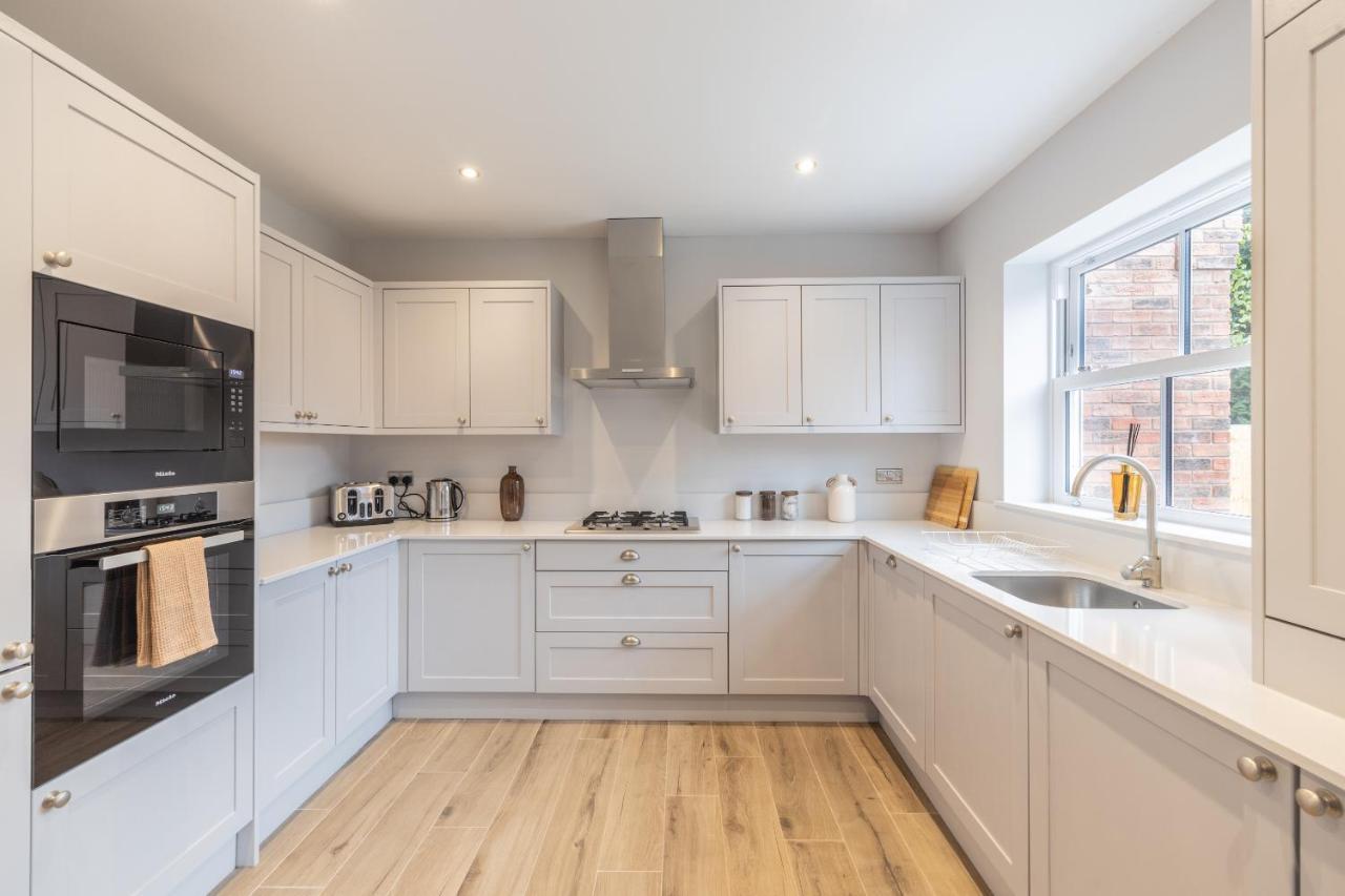 Park House, Private Garage And Parking * Coventry