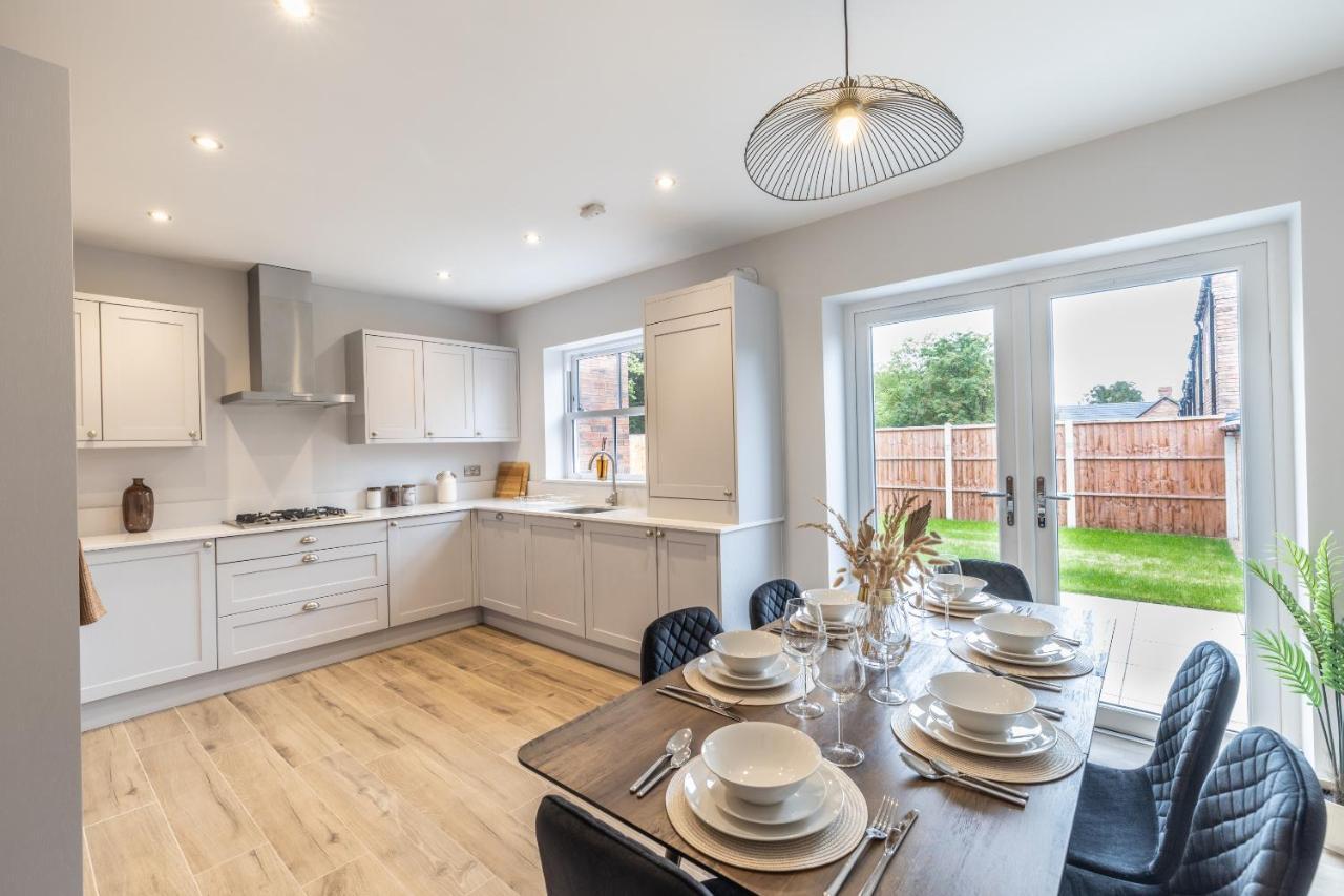 Park House, Private Garage And Parking * Coventry