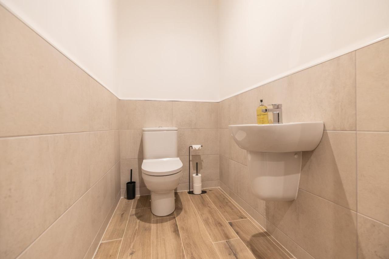 Park House, Private Garage And Parking Holiday home *